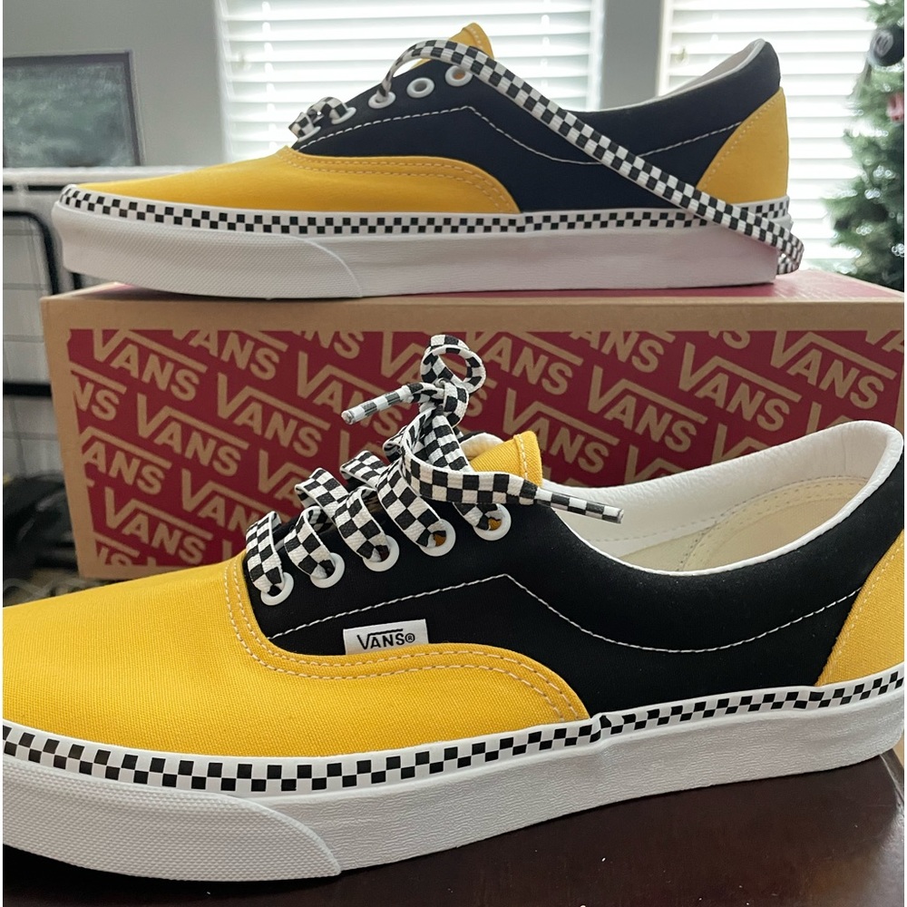 VANS YELLOW and BLACK CHECKER US MENS SIZE  10.5 US WOMENS 12 ERA 00497702